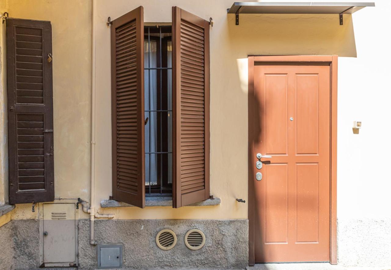 Xenia Apartments - Accogliente Pied-A-Terre Sui Navigli Milan Bagian luar foto