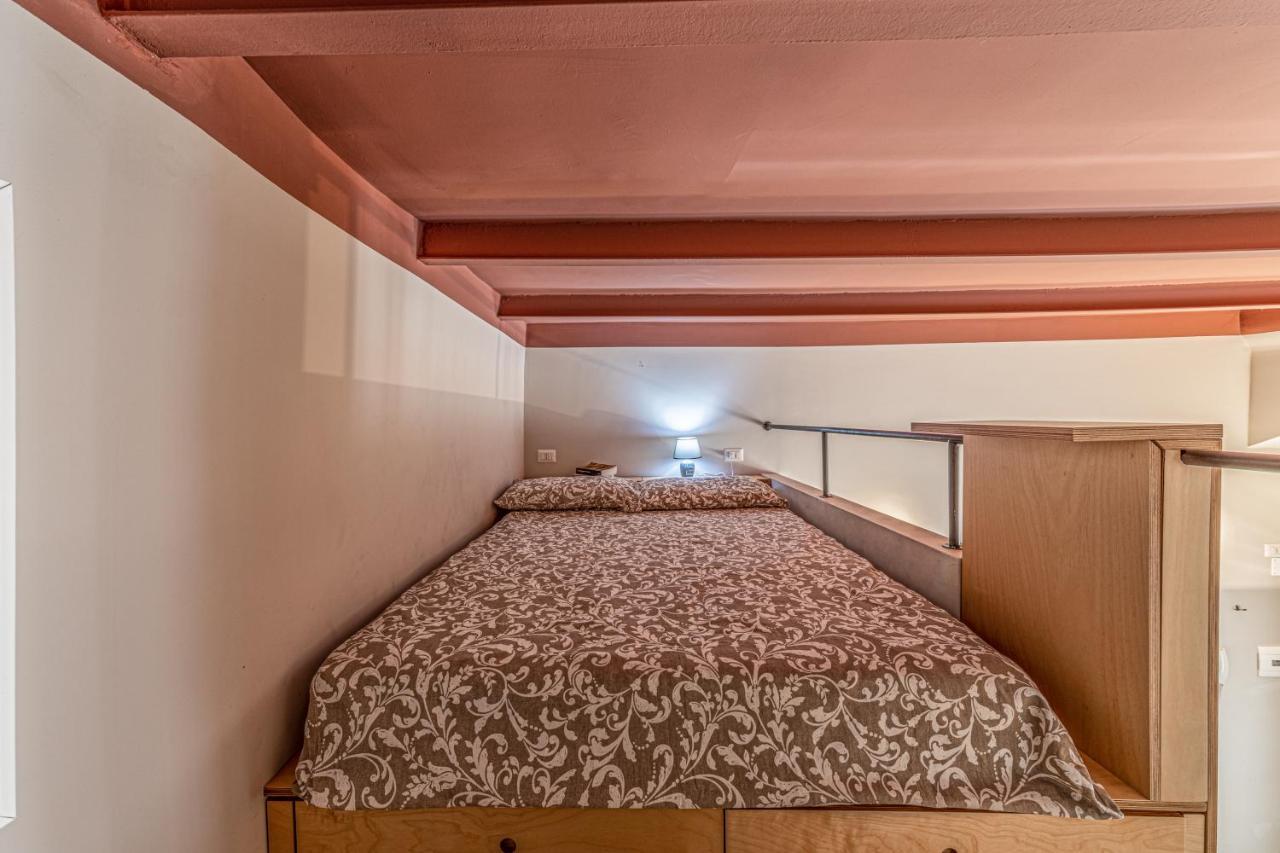 Xenia Apartments - Accogliente Pied-A-Terre Sui Navigli Milan Bagian luar foto